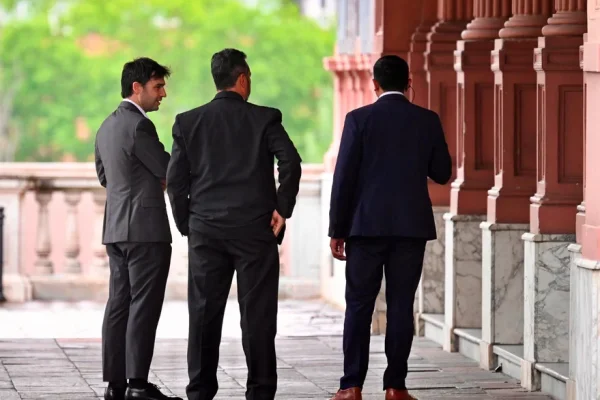 Santilli está reunido con el gobernador Ignacio Torres y luego recibe a Jalil