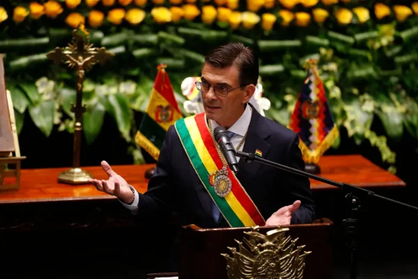 Rodrigo Paz asumió con promesas de apertura: 