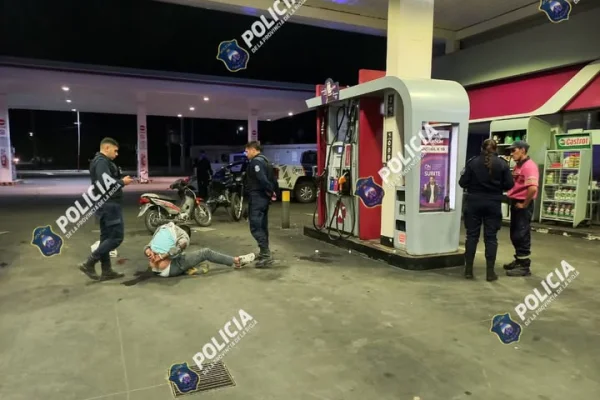 Intentó robar en una estación de servicio, lo redujeron los empleados y lo entregaron a la Policia