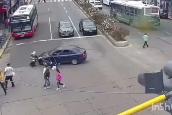 Lanús: tres mujeres mayores fueron atropelladas cuando cruzaban una avenida