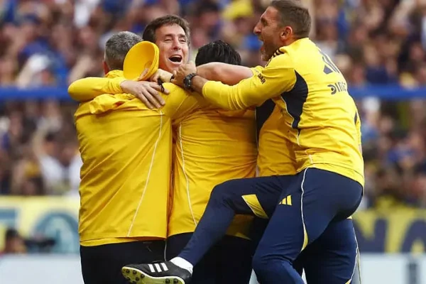 Úbeda le dedicó el triunfo sobre River a Russo y puso presión