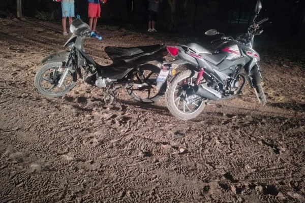 Una motociclista con fracturas en un choque de motos