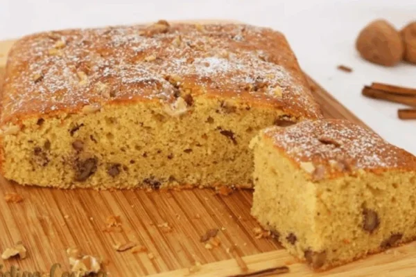 Bizcochuelo express con miel y nueces