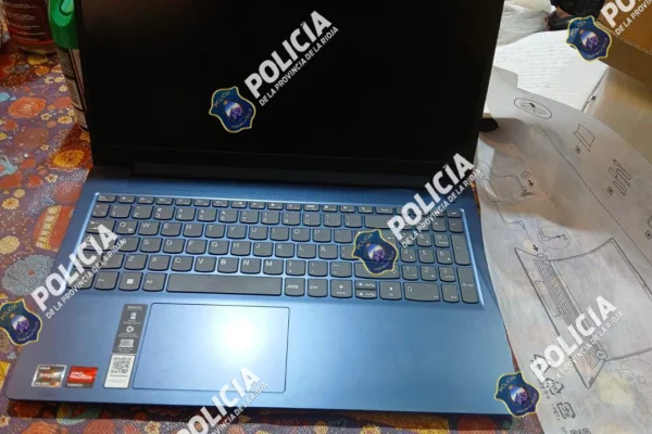 Robaron una notebook, la vendieron y la policia la recuperó