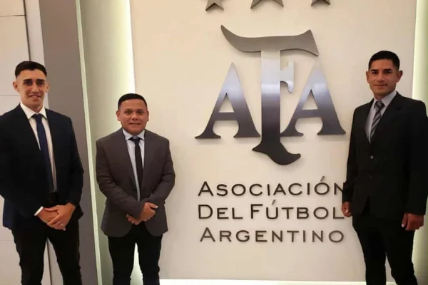 Novedades para los árbitros riojanos: hubo renovación y primera firma de contrato