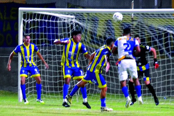 Defensores se quedó con el triunfo y la clasificación