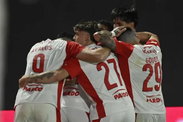 Independiente le ganó sobre el final a Deportivo Riestra y cortó su invicto como local