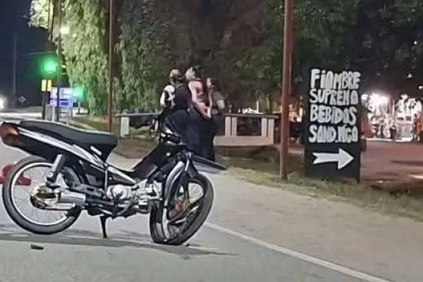 Grave choque entre dos motos en Chamical: uno de los  jovenes fue derivado a la Capital