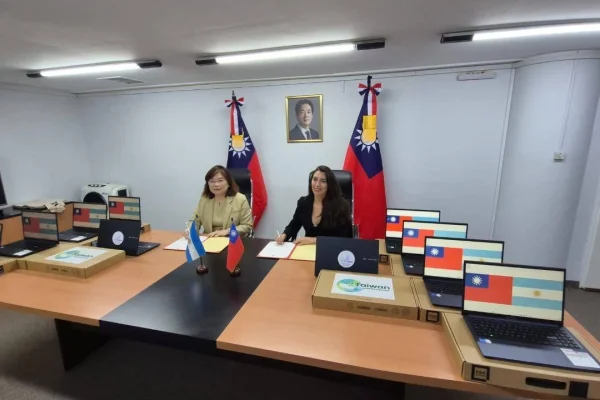 Escuela de Sañogasta recibió una donación de Taiwán para crear un aula digital