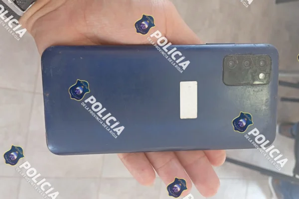 Recuperan un celular en la zona este de la capital