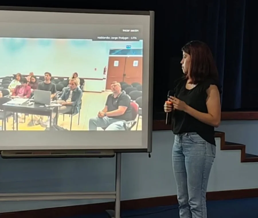 Modalidad híbrida. Permitió que estudiantes, egresados y docentes compartieran sus proyectos con pares de otras especialidades y regiones del país.