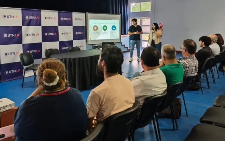 Compromiso con la formación profesional integral. UTN.LR presentó destacados proyectos de las carreras de Ingeniería Civil, Electrónica y Electromecánica.