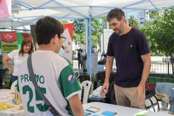 Promueven la salud mental y hábitos saludables en Plaza 25 de Mayo