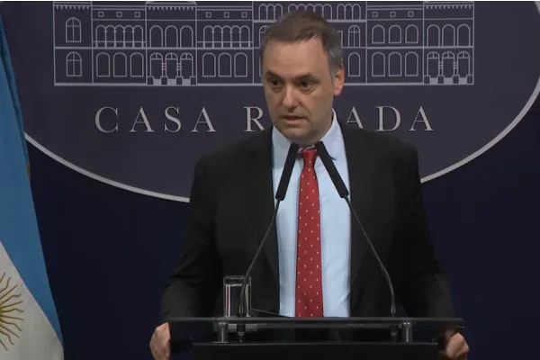 El Gobierno negó que la reforma laboral modifique la Ley de Empleo Público y fijó postura sobre el monotributo