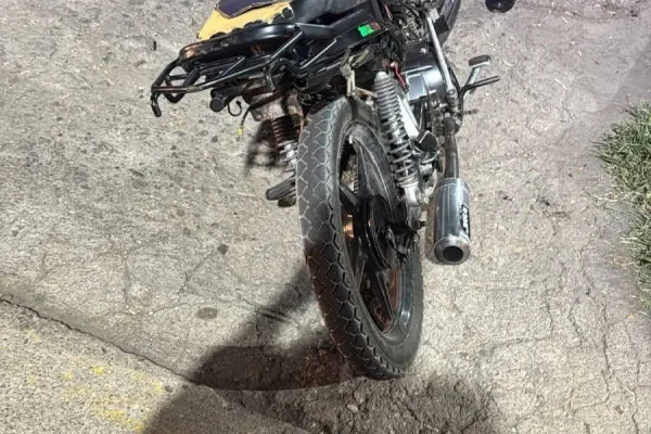 Quiso huir de un control y chocó a un policía: quedó detenido