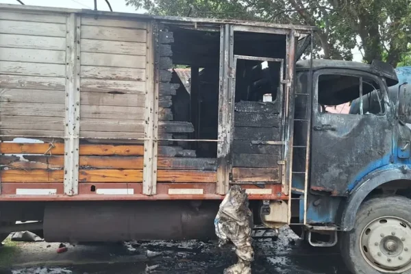 Tragedia en Córdoba: nene de 4 años murió tras incendiarse un camión donde jugaba