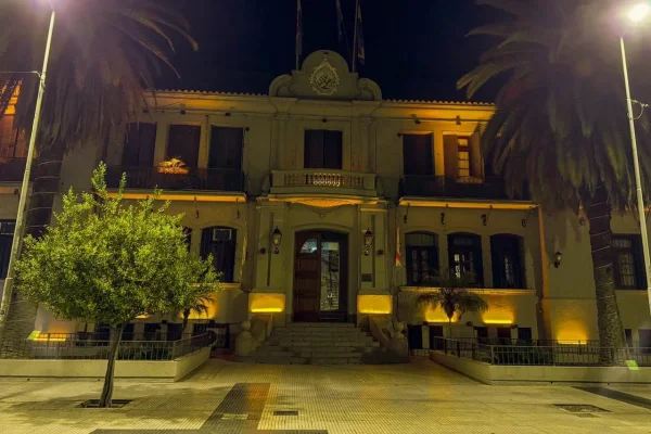 Este domingo la casa de gobierno se iluminó de amarillo por el Día de la Víctima de Siniestro Vial