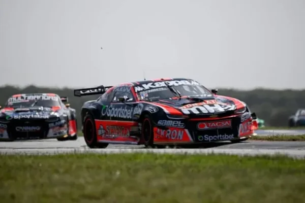 Ganó Christian Ledesma y Agustín Canapino quedó muy cerca de ser campeón en el Turismo Carretera