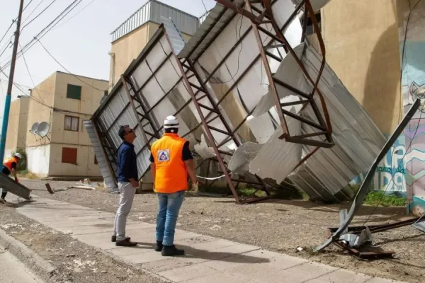 Vientos de hasta 350 km/h en la Patagonia: ciudades paralizadas y caos