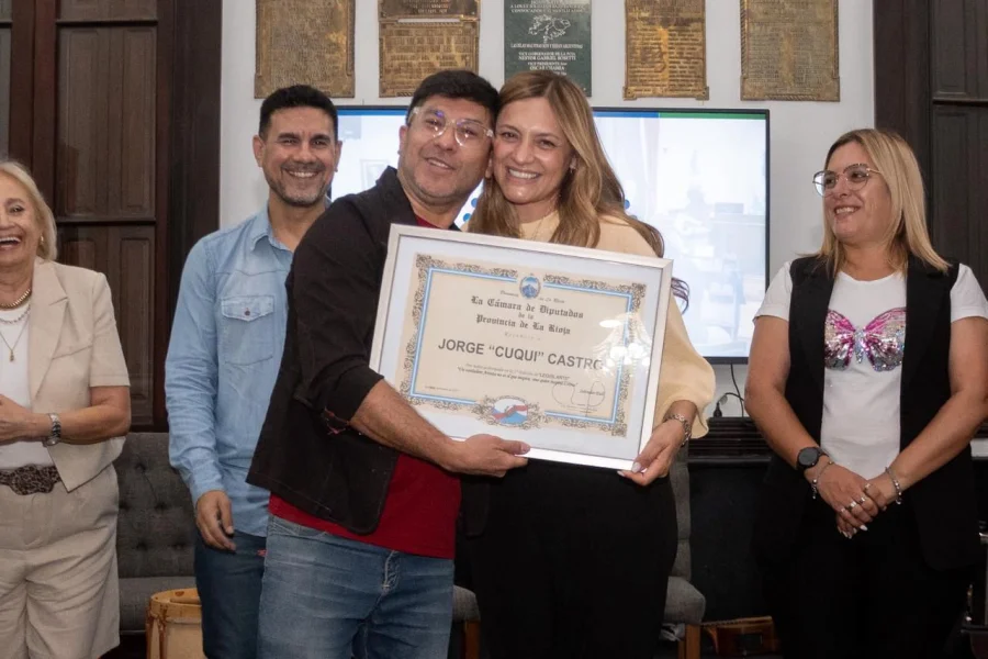 Reconocimientos. Los distinguidos fueron: Jorge “Cuqui” Castro, Silvia Nieto, Carolina del Valle Avila, Karina Espeche, Antonella Araya, Roque Molina, entre otros.