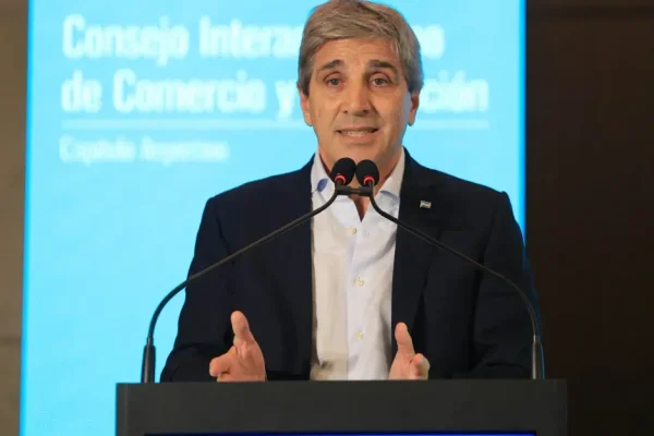 Caputo habilita dolarización de deudas de ARCA con exportadores e importadores