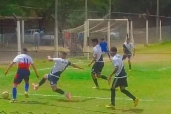 Unión Carrizal goleó a San Vicente y lo alcanzó en la cima en el Fútbol de Famatina