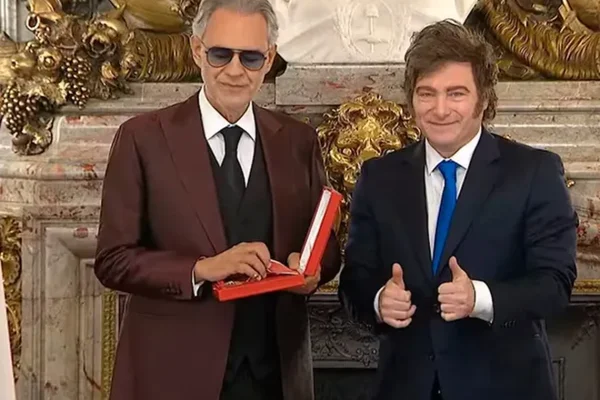 Javier Milei condecoró a Andrea Bocelli y el tenor sorprendió con un show íntimo