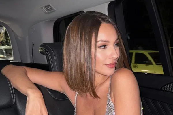 Pampita dejó sus largas ondas atrás y sorprendió con un “long bob“