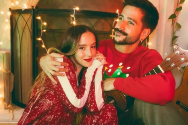 Camilo y Evaluna lanzan una canción navideña que fusiona tradiciones latinas y de los Estados Unidos