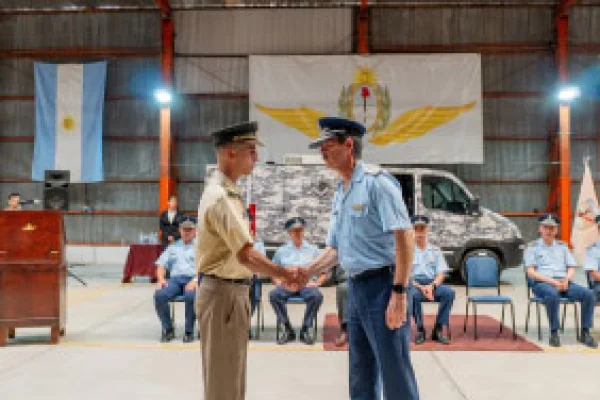 Egresaron nuevos operadores y pilotos de sistemas aéreos