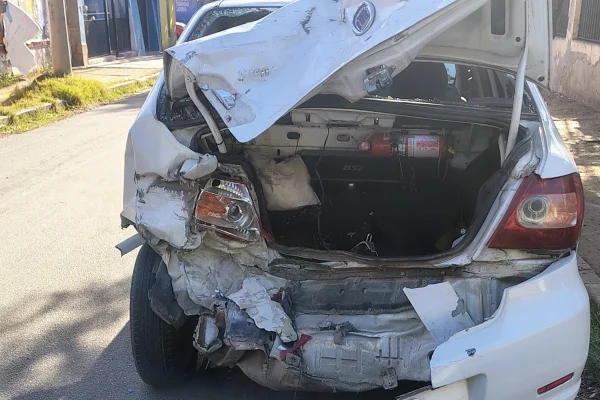 Dos heridos tras fuerte choque en el barrio Ferroviario