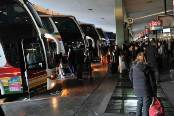 Fin de semana largo: viajaron más turistas, pero fueron más austeros en sus gastos