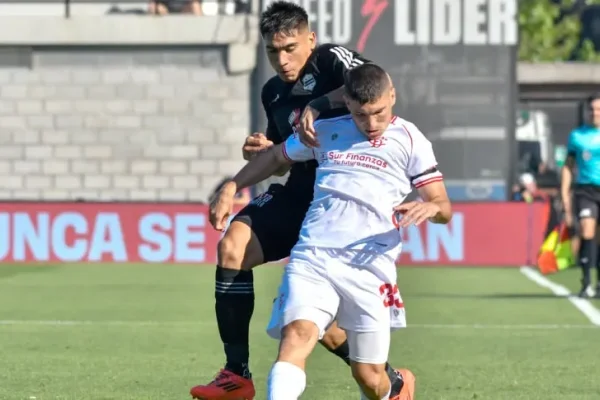Barracas Central resistió con uno menos y eliminó a Riestra en tiempo extra