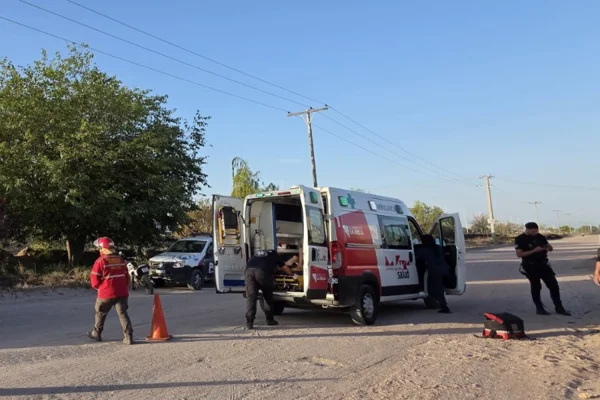 Una motociclista resultó herida tras colisionar con una camioneta