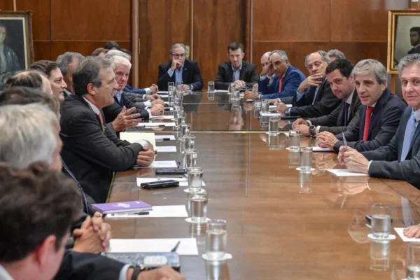 Caputo se reunió con empresas británicas y anticipó que 2026 “será un año espectacular