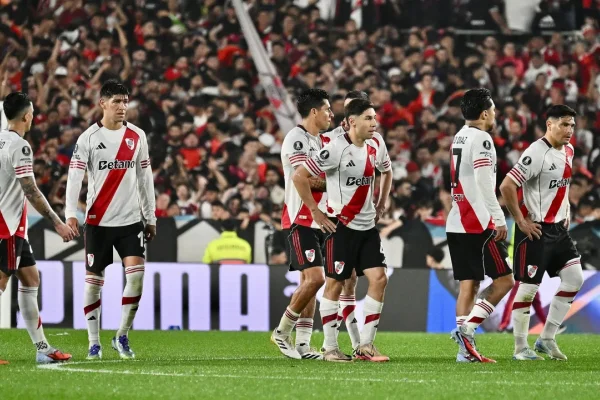 River hace estallar el mercado: podría limpiar a diez jugadores tras un año sin títulos