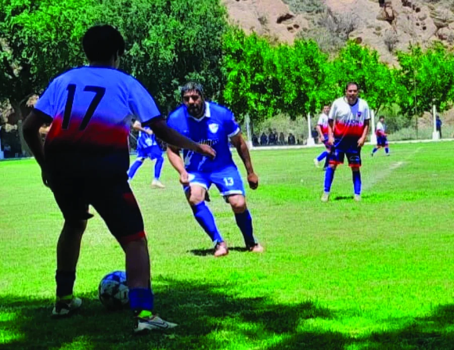Unión Carrizal goléo a Quilmes y manda solo.