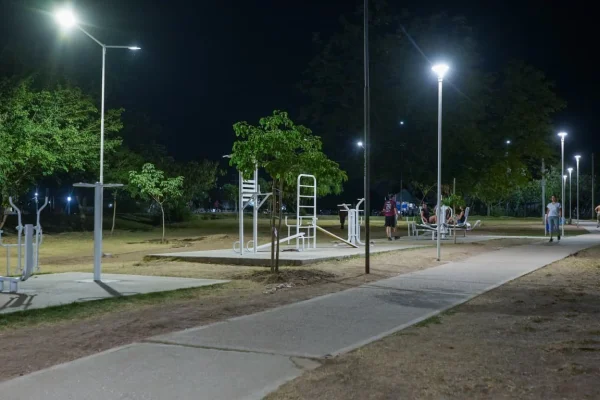 El municipio iluminó la avenida 12 de Octubre