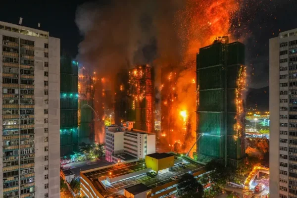 Hong Kong: 36 muertos y casi 300 desaparecidos por un incendio