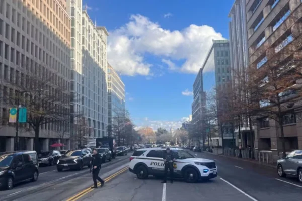 Balean a dos miembros de la Guardia Nacional en un tiroteo en Washington