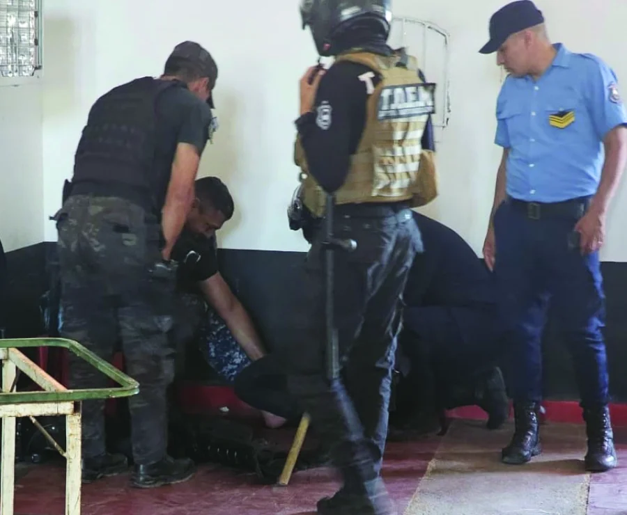 Hubo incidentes y el personal policial result&oacute; con heridas.