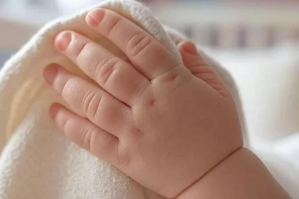 Autorizan la cirugía a un bebé pese al rechazo de sus padres Testigos de Jehová