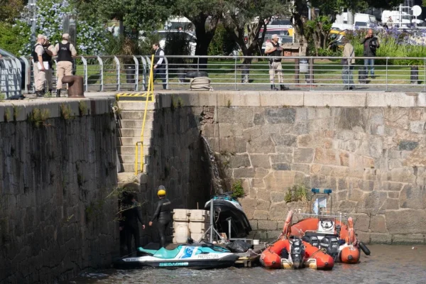 Hallaron muerto al hombre que se arrojó al agua desde el puente de la Mujer