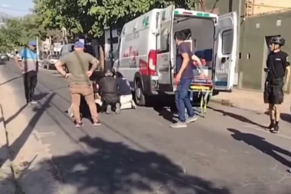 Un conductor alcoholizado colisionó un cesto de la basura