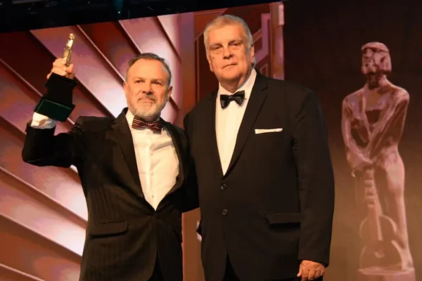 Gustavo Sylvestre, el gran ganador de los Martín Fierro de Cable: se llevó el oro y se emocionó