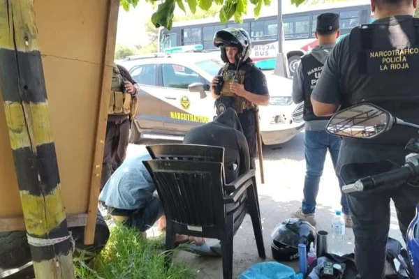 Golpe al narcomenudeo en la capital: secuestran dinero, sustancias y detienen a siete personas