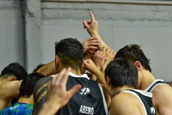 Liga Argentina: El elenco riojano juega en Santiago del Estero