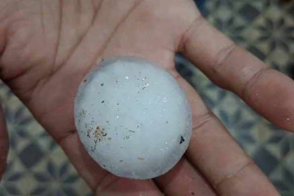 Clima, sequía y polémica: ¿Qué hay detrás de los “aviones rompetormentas” que denuncian en el interior riojano?