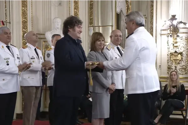 Milei encabezó la ceremonia de ascenso de las Fuerzas de Seguridad