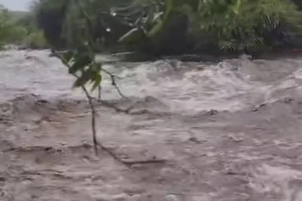 Impresionantes crecidas tras la intensa lluvia en el sur riojano: ríos desbordados y postales históricas